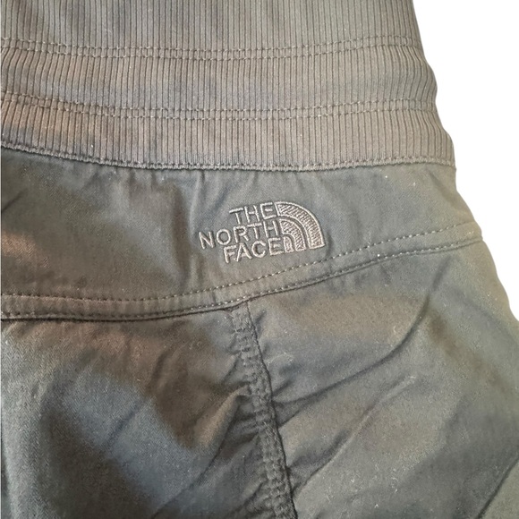 The North Face Aphrodite 2.0 Capri Pants Women’s M Black | Ruched Hiking Travel - Picture 5 of 7